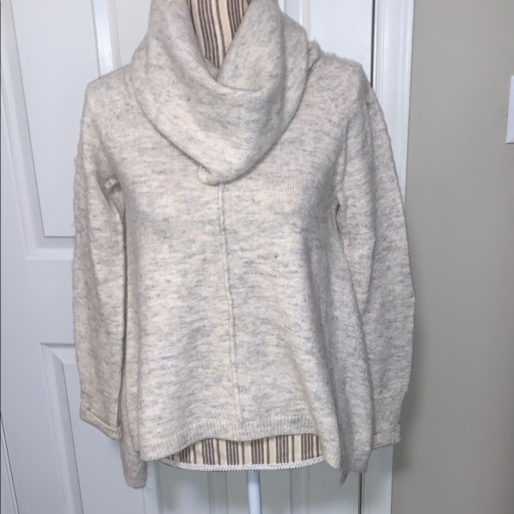 Sweater EUC small very warm.